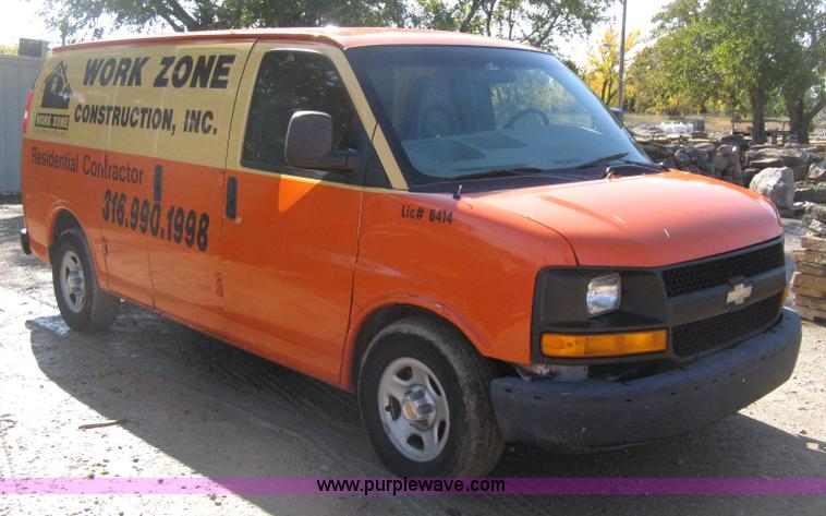 image for item H4479 2004 Chevrolet Express 1500 van