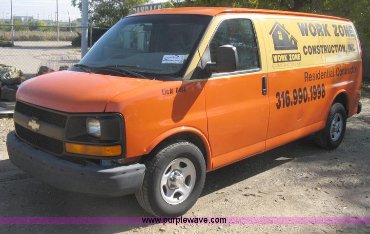 image for item H4479 2004 Chevrolet Express 1500 van