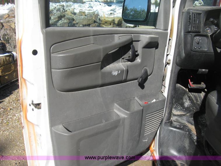 image for item H4479 2004 Chevrolet Express 1500 van