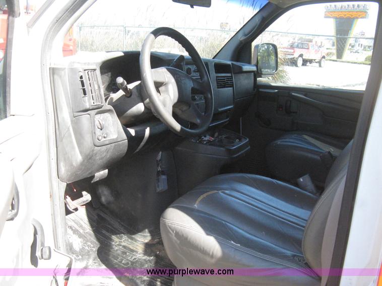 image for item H4479 2004 Chevrolet Express 1500 van