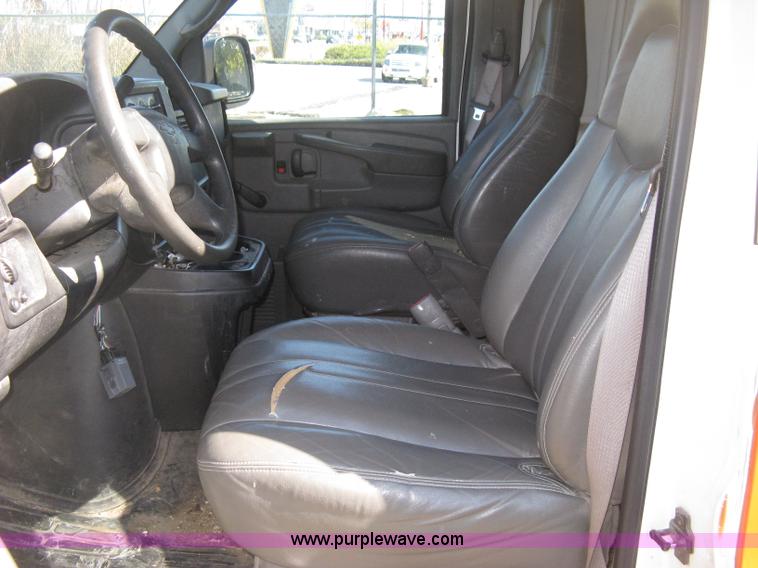 image for item H4479 2004 Chevrolet Express 1500 van
