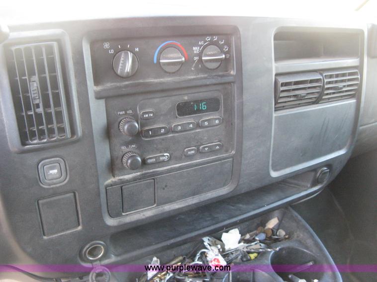 image for item H4479 2004 Chevrolet Express 1500 van