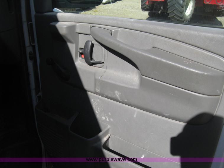 image for item H4479 2004 Chevrolet Express 1500 van