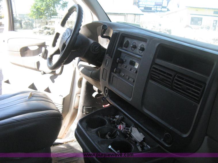 image for item H4479 2004 Chevrolet Express 1500 van