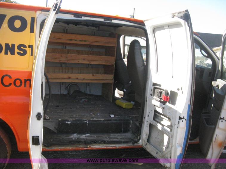 image for item H4479 2004 Chevrolet Express 1500 van