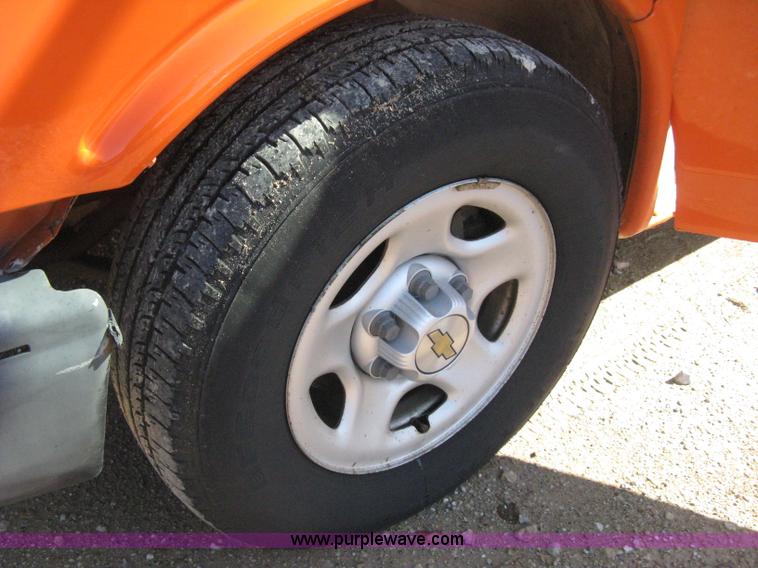 image for item H4479 2004 Chevrolet Express 1500 van