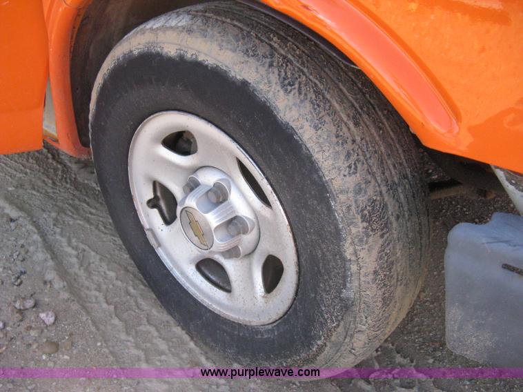 image for item H4479 2004 Chevrolet Express 1500 van
