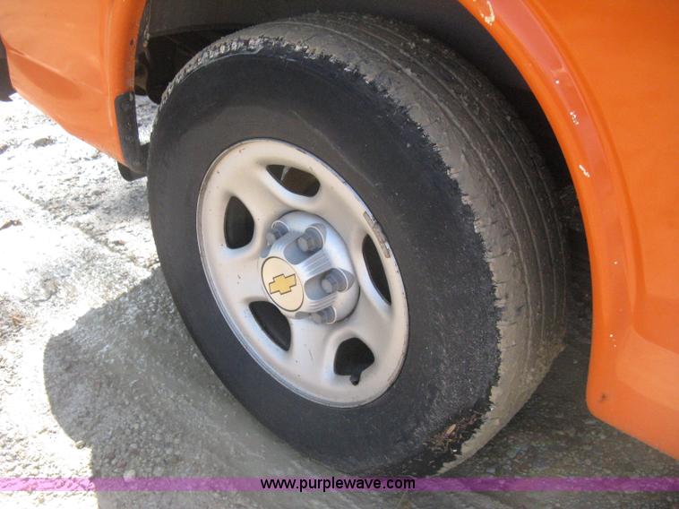 image for item H4479 2004 Chevrolet Express 1500 van