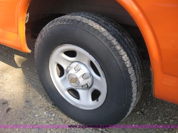 image for item H4479 2004 Chevrolet Express 1500 van