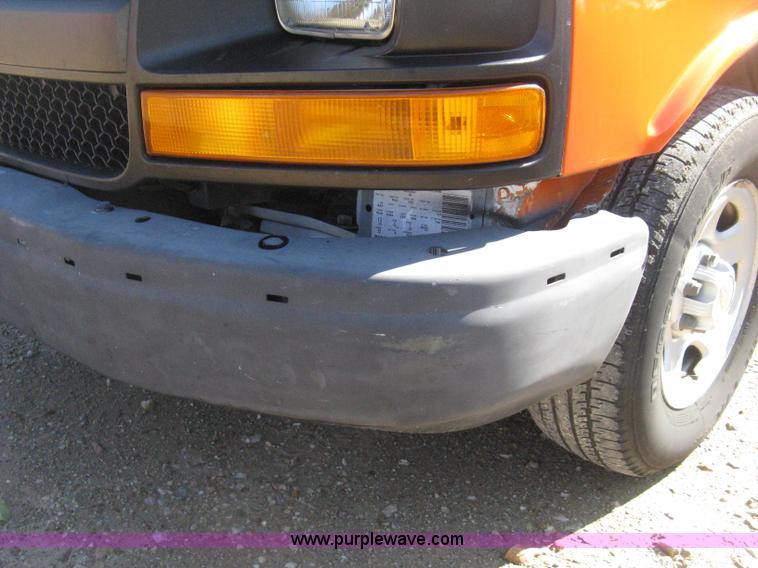image for item H4479 2004 Chevrolet Express 1500 van