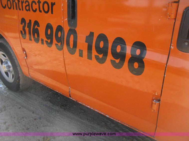 image for item H4479 2004 Chevrolet Express 1500 van