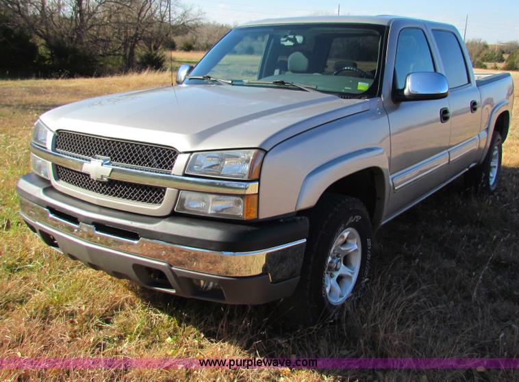 image for item H7268 2004 Chevrolet 1500 crew cab pickup truck