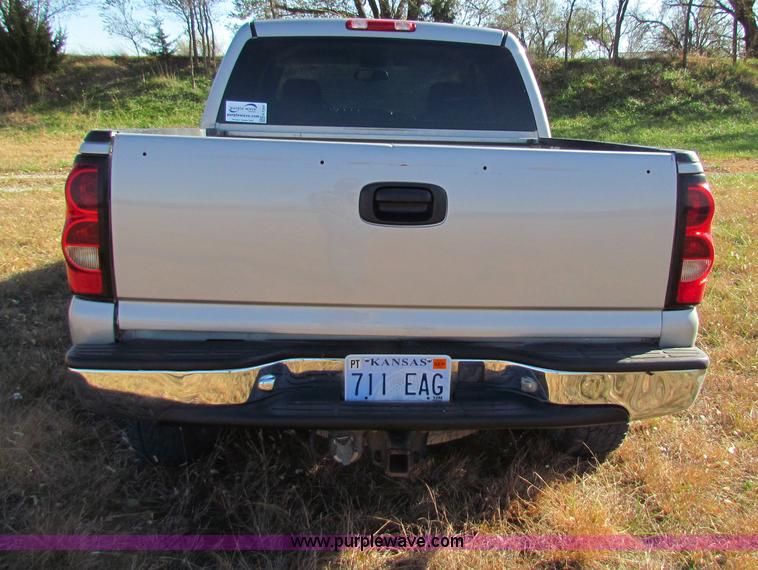 image for item H7268 2004 Chevrolet 1500 crew cab pickup truck