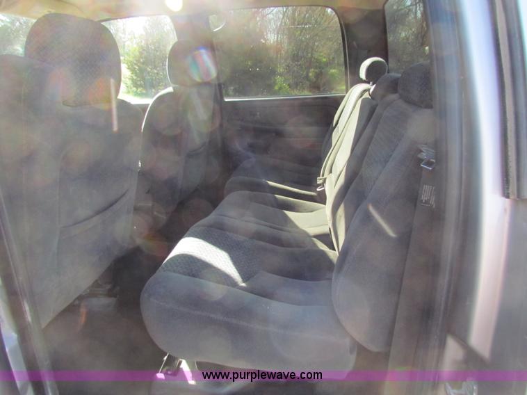 image for item H7268 2004 Chevrolet 1500 crew cab pickup truck