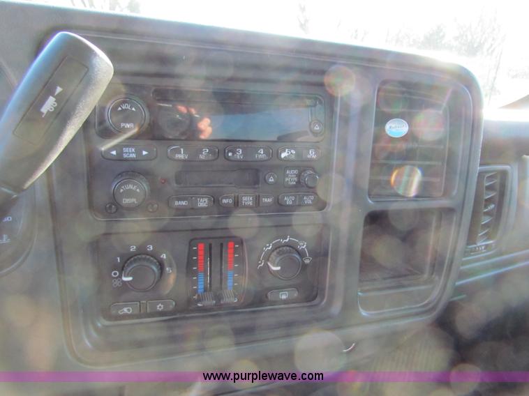 image for item H7268 2004 Chevrolet 1500 crew cab pickup truck