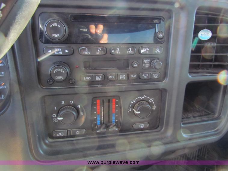 image for item H7268 2004 Chevrolet 1500 crew cab pickup truck