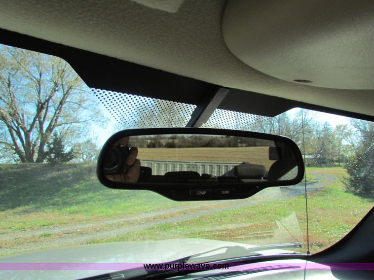 image for item H7268 2004 Chevrolet 1500 crew cab pickup truck