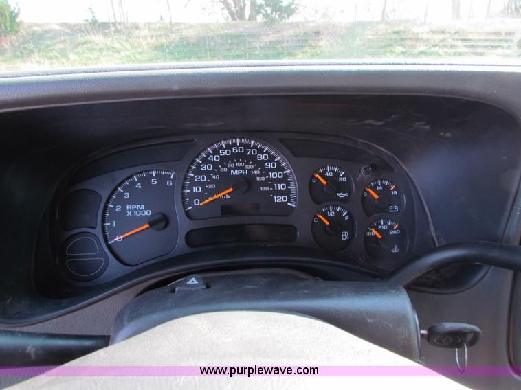 image for item H7268 2004 Chevrolet 1500 crew cab pickup truck