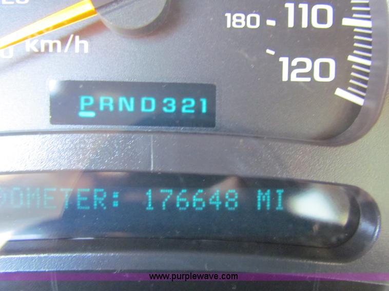 image for item H7268 2004 Chevrolet 1500 crew cab pickup truck