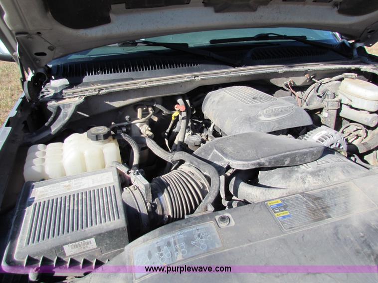 image for item H7268 2004 Chevrolet 1500 crew cab pickup truck