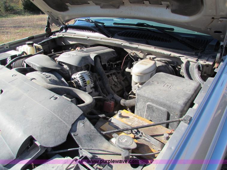 image for item H7268 2004 Chevrolet 1500 crew cab pickup truck