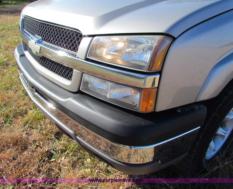 image for item H7268 2004 Chevrolet 1500 crew cab pickup truck