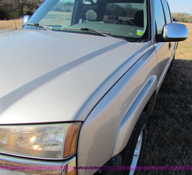 image for item H7268 2004 Chevrolet 1500 crew cab pickup truck