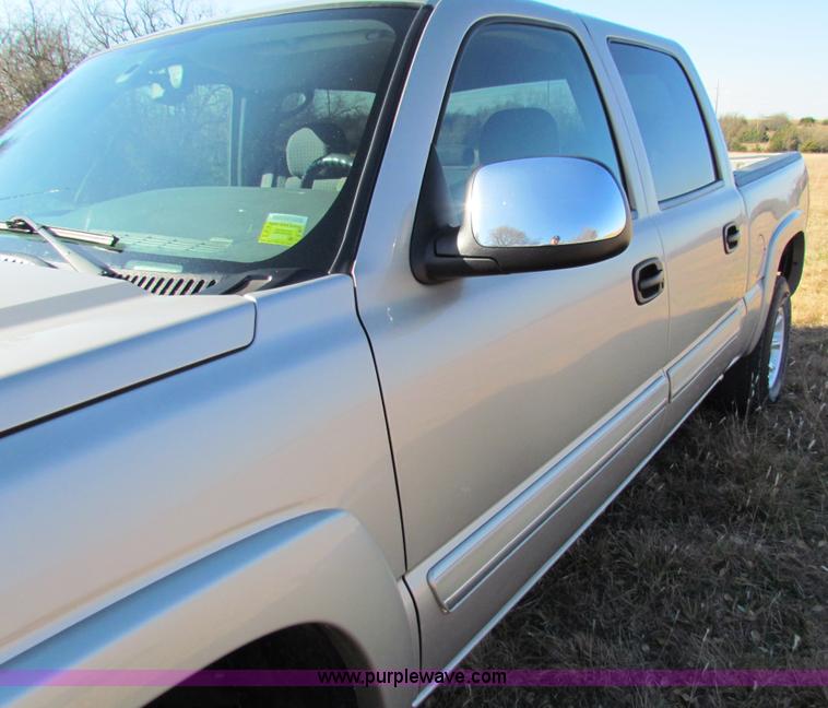image for item H7268 2004 Chevrolet 1500 crew cab pickup truck