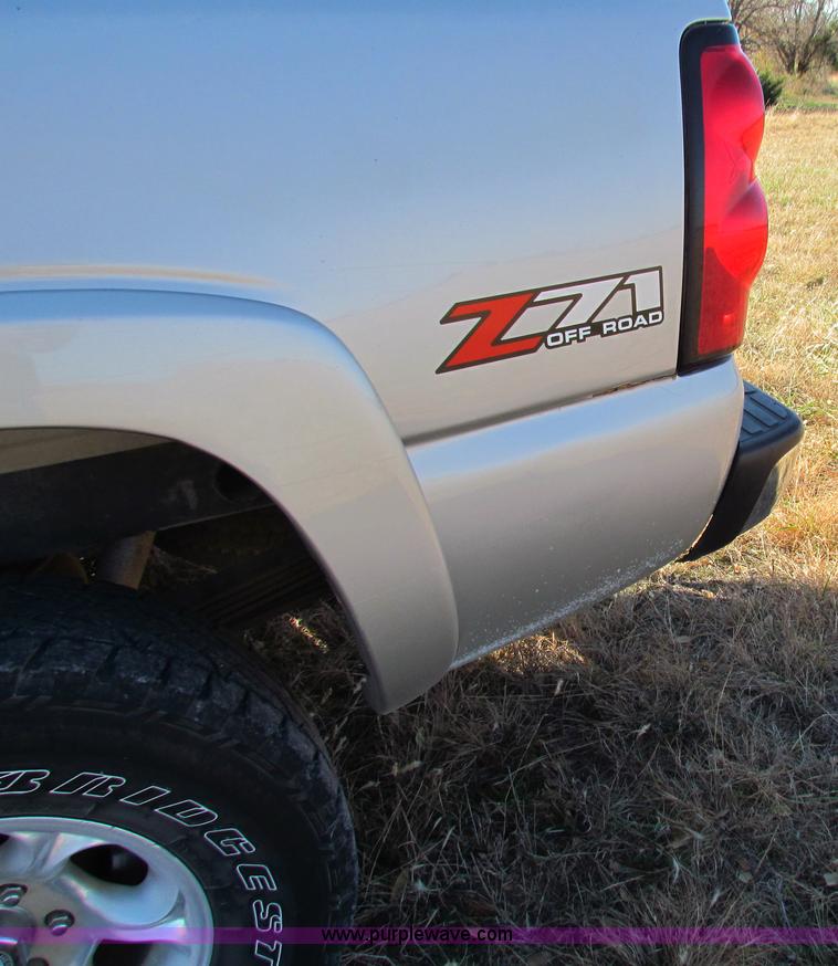 image for item H7268 2004 Chevrolet 1500 crew cab pickup truck