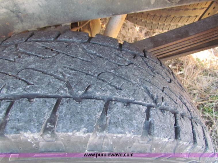 image for item H7268 2004 Chevrolet 1500 crew cab pickup truck