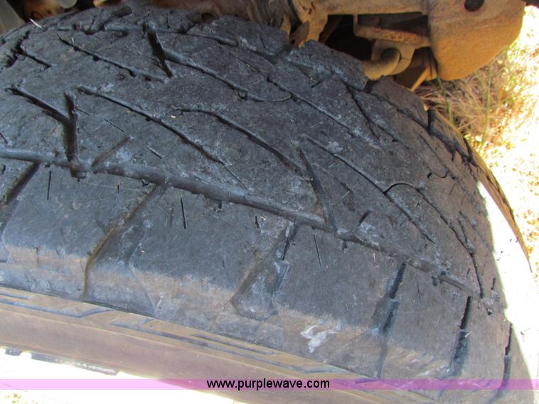 image for item H7268 2004 Chevrolet 1500 crew cab pickup truck