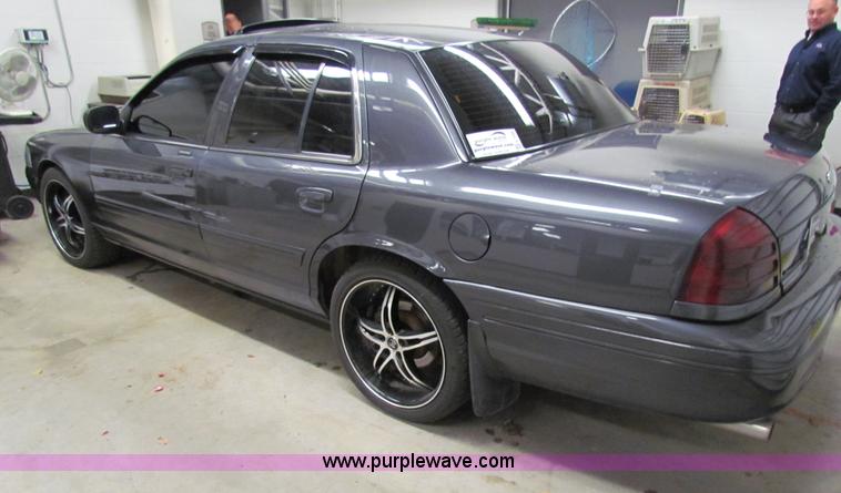 image for item H7299 2004 Ford Crown Victoria LX Sport