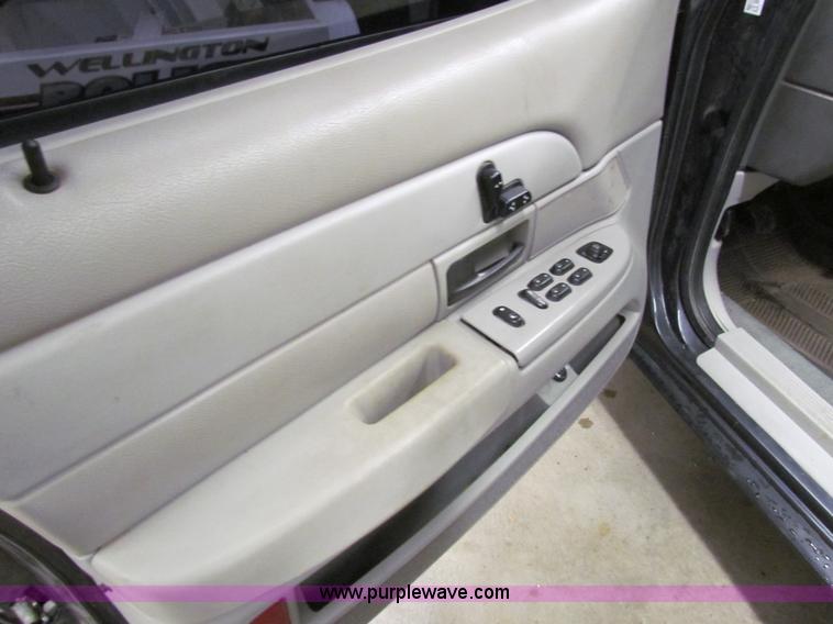 image for item H7299 2004 Ford Crown Victoria LX Sport