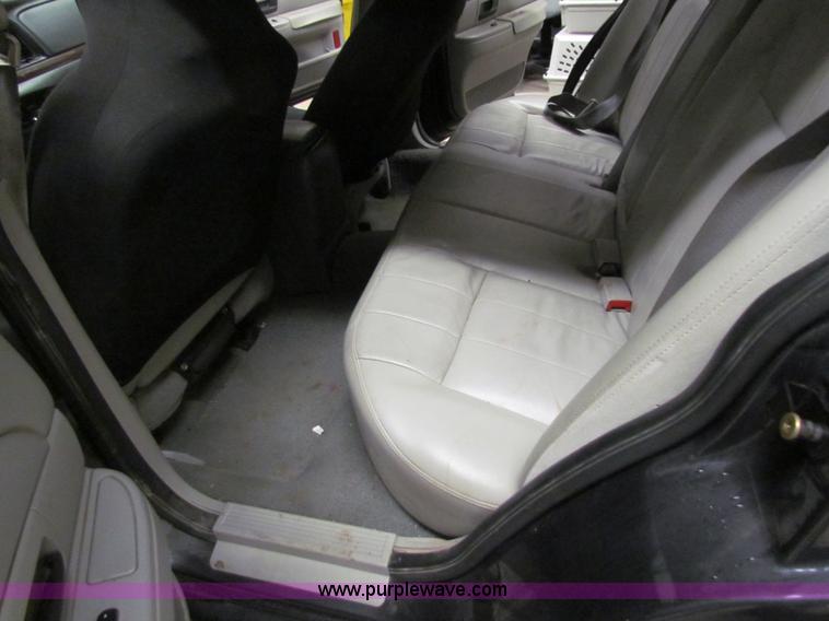 image for item H7299 2004 Ford Crown Victoria LX Sport