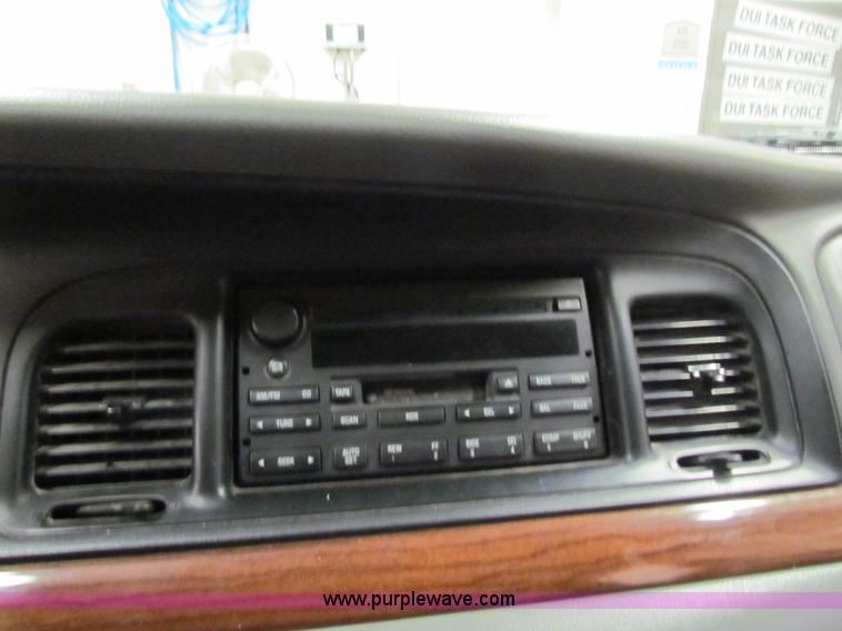 image for item H7299 2004 Ford Crown Victoria LX Sport