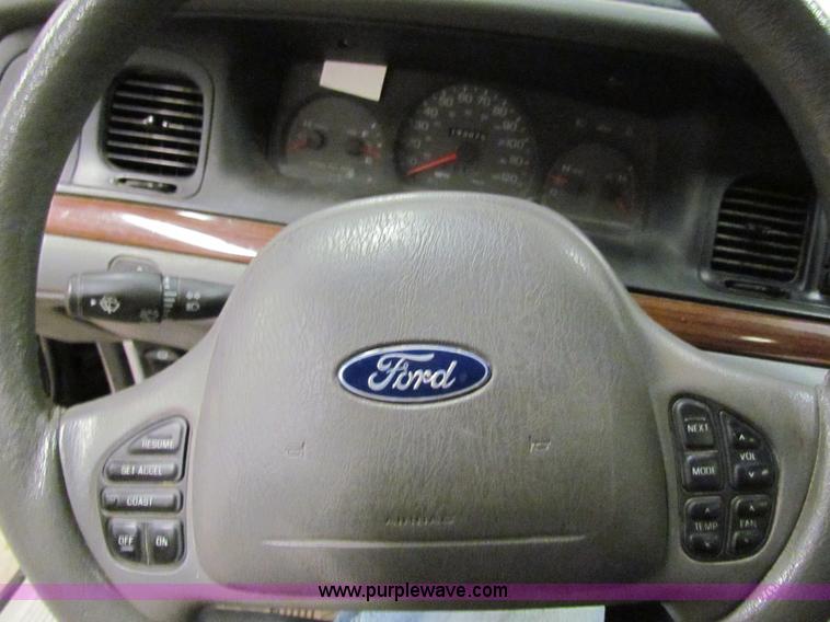 image for item H7299 2004 Ford Crown Victoria LX Sport