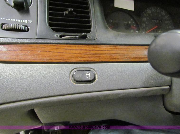 image for item H7299 2004 Ford Crown Victoria LX Sport