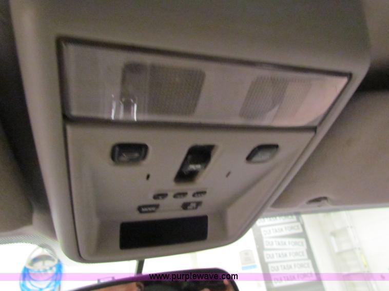 image for item H7299 2004 Ford Crown Victoria LX Sport