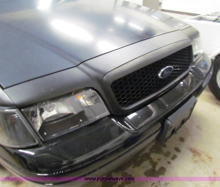 image for item H7299 2004 Ford Crown Victoria LX Sport