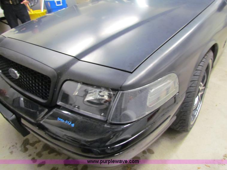 image for item H7299 2004 Ford Crown Victoria LX Sport