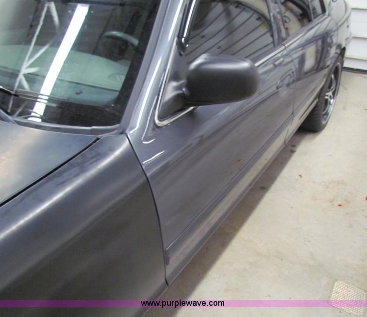 image for item H7299 2004 Ford Crown Victoria LX Sport