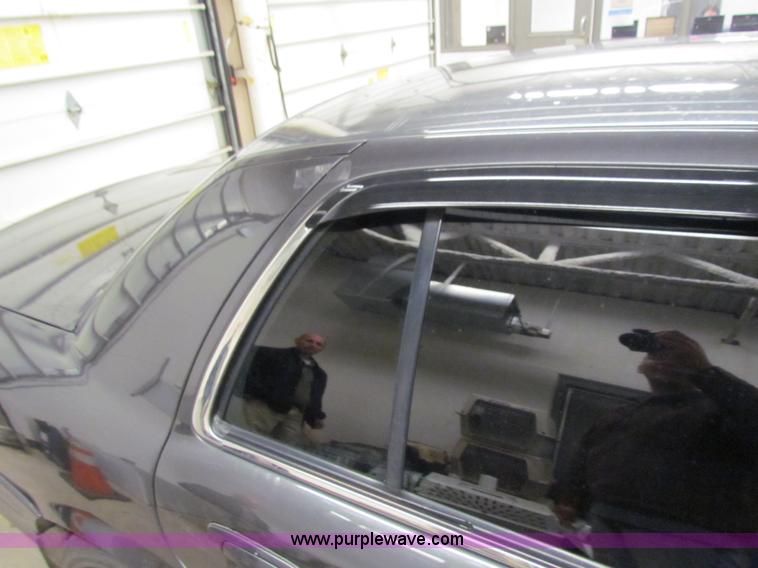 image for item H7299 2004 Ford Crown Victoria LX Sport