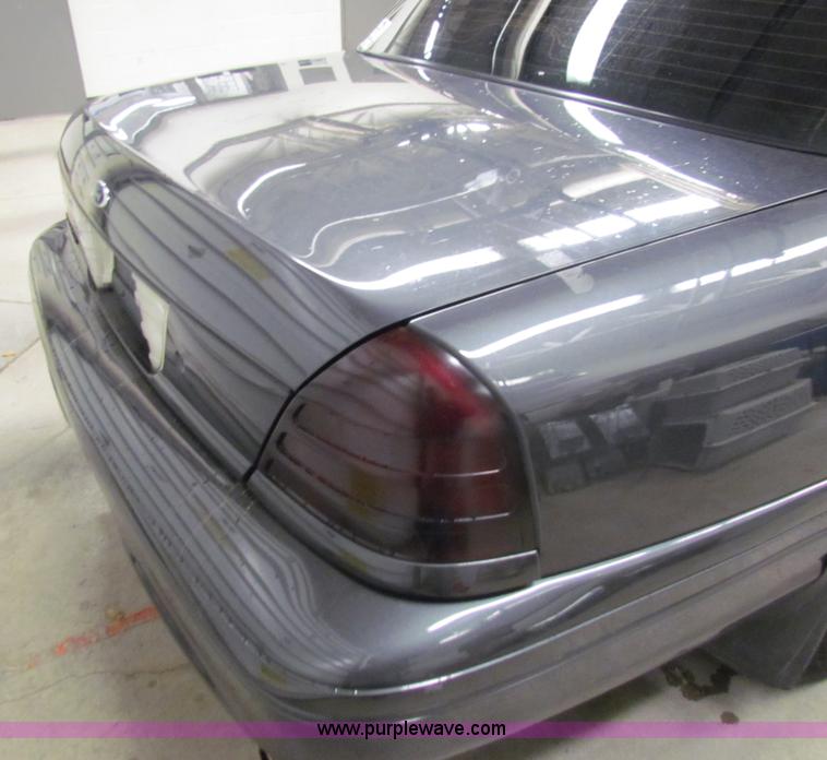 image for item H7299 2004 Ford Crown Victoria LX Sport
