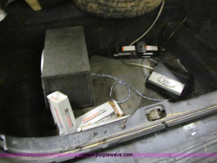 image for item H7299 2004 Ford Crown Victoria LX Sport