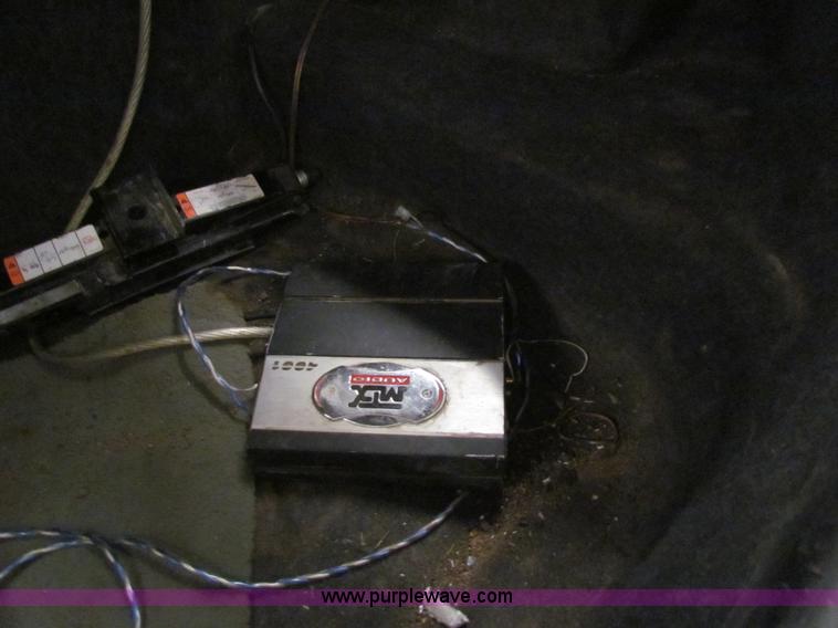 image for item H7299 2004 Ford Crown Victoria LX Sport