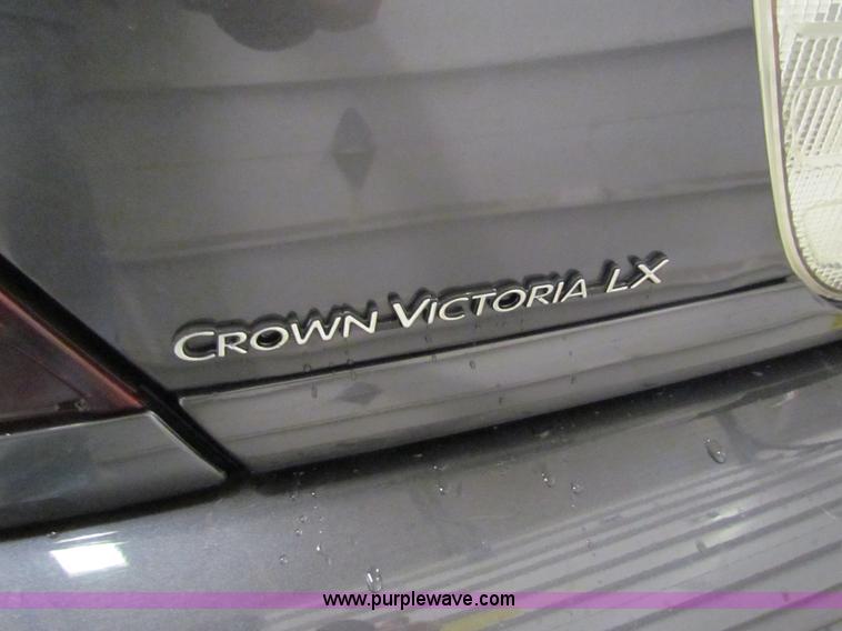 image for item H7299 2004 Ford Crown Victoria LX Sport