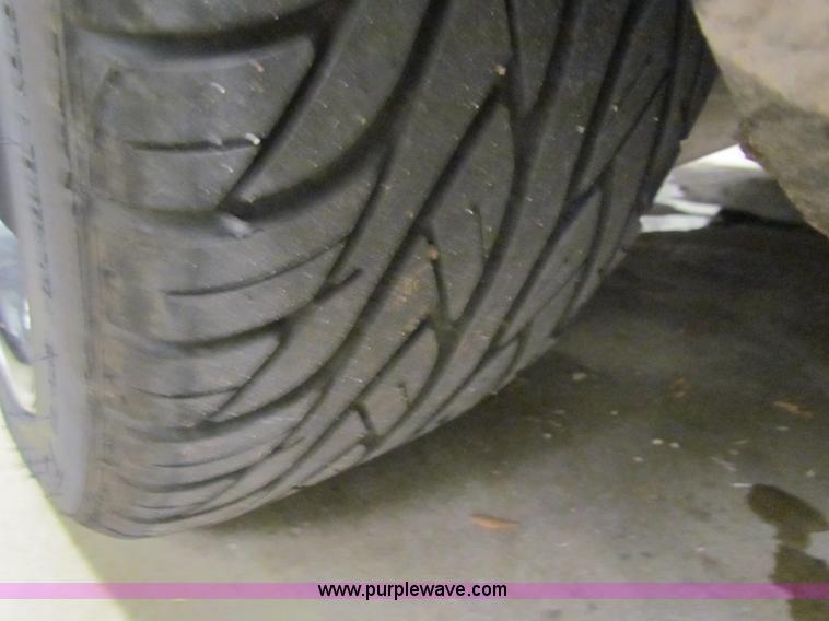 image for item H7299 2004 Ford Crown Victoria LX Sport