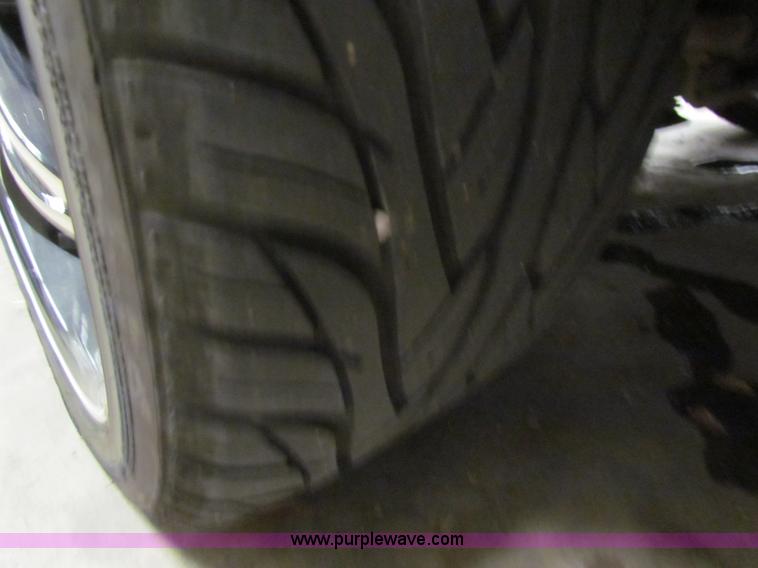 image for item H7299 2004 Ford Crown Victoria LX Sport