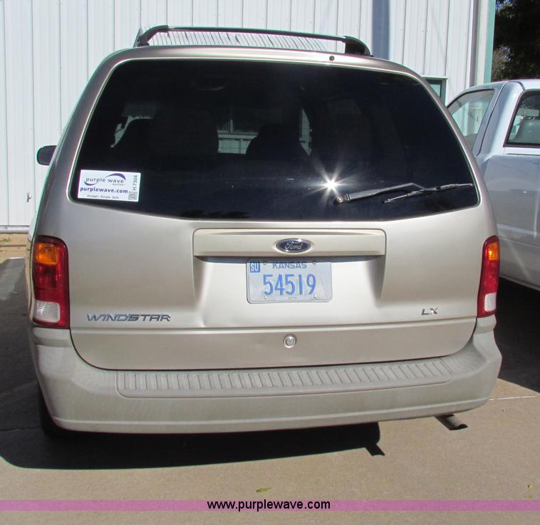 image for item H7304 1999 Ford Windstar LX van