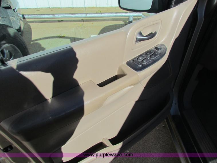 image for item H7304 1999 Ford Windstar LX van